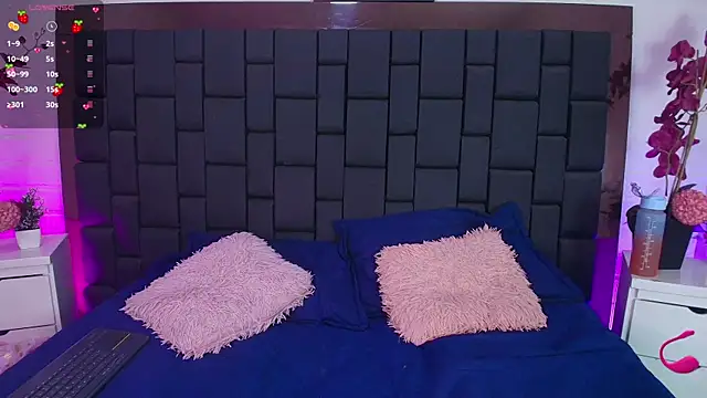 Krystal Heartss online show from October 4, 5:33 pm