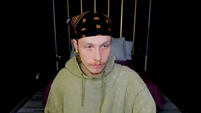 LeoMooree online show from October 1, 3:51 pm