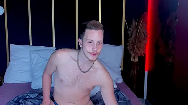 LeoMooree online show from October 2, 3:57 am