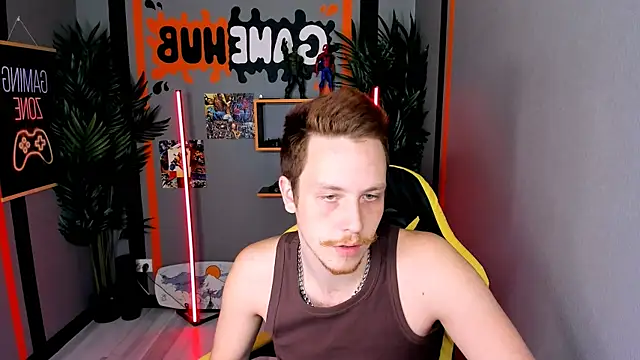 LeoMooree online show from October 27, 3:38 pm