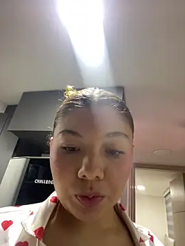 Snapshot of Gaby_002 chatting on October 2, 1:12 am Gaby 002 online show from October 2, 1:12 am