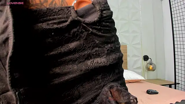 Snapshot of ValeryTrans_ chatting on November 8, 1:33 pm ValeryTrans online show from November 8, 1:33 pm