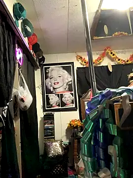 Snapshot of blondebarbiebae chatting on September 30, 2:38 am blondebarbiebae online show from September 30, 2:38 am