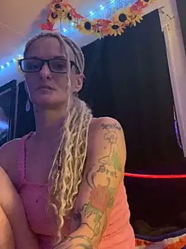 Snapshot of blondebarbiebae chatting on October 6, 11:13 pm blondebarbiebae online show from October 6, 11:13 pm