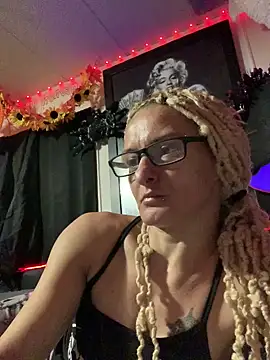 Snapshot of blondebarbiebae chatting on November 6, 5:30 am blondebarbiebae online show from November 6, 5:30 am