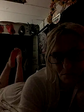 Snapshot of blondebarbiebae chatting on December 3, 10:46 am blondebarbiebae online show from December 3, 10:46 am