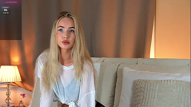 Snapshot of MaryDavies chatting on October 17, 7:55 am MaryDavies online show from October 17, 7:55 am