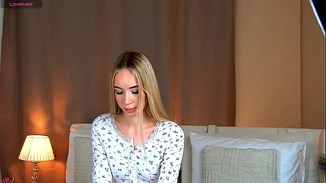 Snapshot of MaryDavies chatting on November 27, 7:54 am MaryDavies online show from November 27, 7:54 am