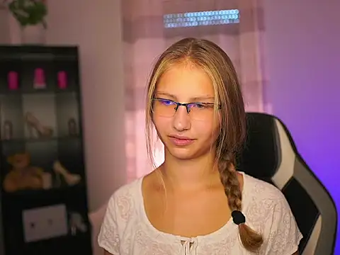 Snapshot of emmie_murray chatting on September 28, 12:54 pm emmie murray online show from September 28, 12:54 pm