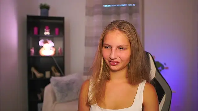 Snapshot of emmie_murray chatting on October 17, 1:03 pm emmie murray online show from October 17, 1:03 pm