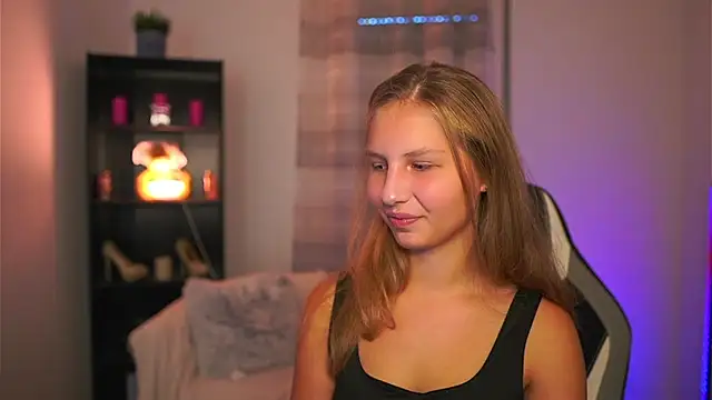 Snapshot of emmie_murray chatting on October 19, 1:12 pm emmie murray online show from October 19, 1:12 pm