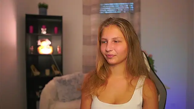 Snapshot of emmie_murray chatting on October 30, 1:56 pm emmie murray online show from October 30, 1:56 pm