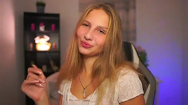 Snapshot of emmie_murray chatting on November 13, 3:22 pm emmie murray online show from November 13, 3:22 pm