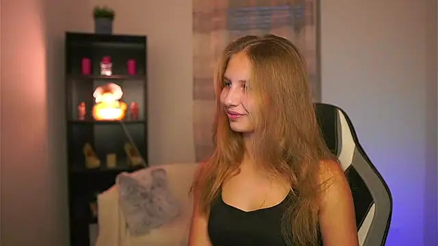 Snapshot of emmie_murray chatting on December 4, 2:04 pm emmie murray online show from December 4, 2:04 pm