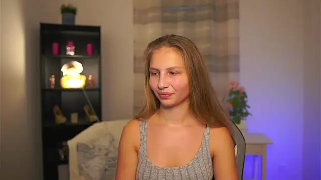 Snapshot of emmie_murray chatting on December 18, 2:23 pm emmie murray online show from December 18, 2:23 pm