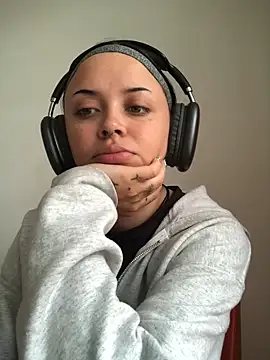 Snapshot of NaiaWhisper chatting on September 30, 2:33 pm NaiaWhisper online show from September 30, 2:33 pm