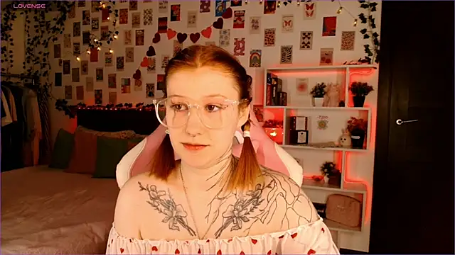 Ayla Hicks online show from September 29, 3:11 am