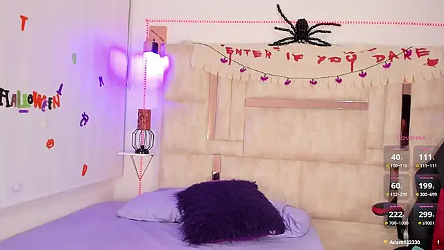 emily  walker online show from October 22, 1:22 pm