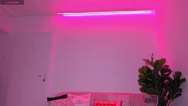 TiaBelle online show from October 4, 5:22 pm