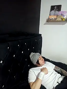 Snapshot of Iluromi chatting on October 28, 4:20 pm Iluromi online show from October 28, 4:20 pm