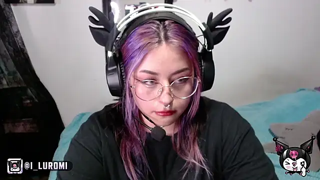 Snapshot of Iluromi chatting on November 25, 3:34 pm Iluromi online show from November 25, 3:34 pm