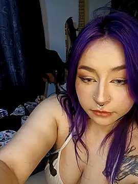 Snapshot of Iluromi chatting on November 27, 3:36 pm Iluromi online show from November 27, 3:36 pm