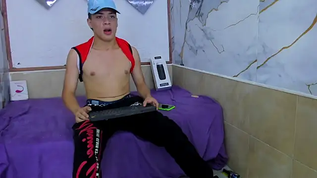 Snapshot of ALEX_MILLER25 chatting on September 26, 7:51 pm ALEX MILLER25 online show from September 26, 7:51 pm