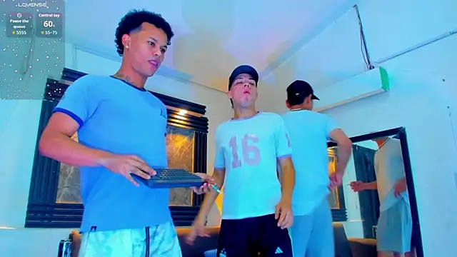 Snapshot of ALEX_MILLER25 chatting on October 7, 4:31 am ALEX MILLER25 online show from October 7, 4:31 am