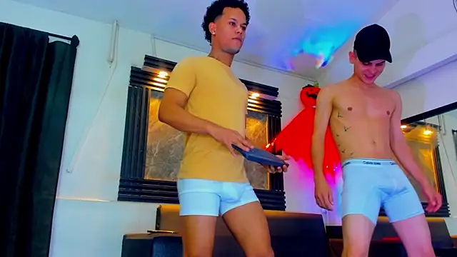 Snapshot of ALEX_MILLER25 chatting on October 12, 3:49 am ALEX MILLER25 online show from October 12, 3:49 am