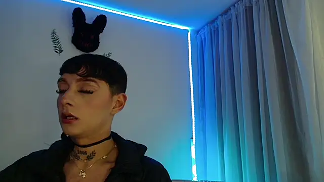 Snapshot of David_Fox01 chatting on October 2, 3:02 am David Fox01 online show from October 2, 3:02 am