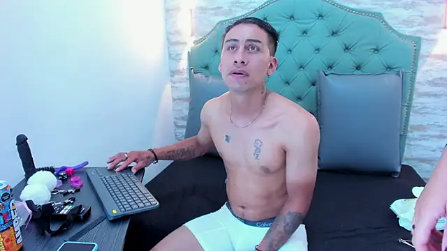 Erack and Emmy online show from November 30, 4:16 am