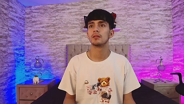 Snapshot of Axel_Draven chatting on November 11, 11:32 am Axel Draven online show from November 11, 11:32 am