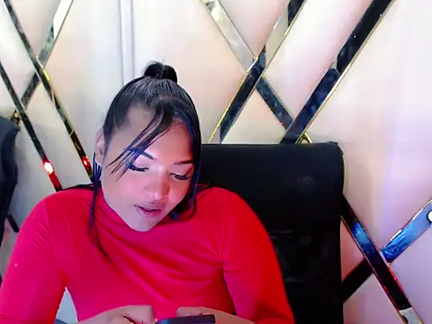 AuroraRoss online show from October 18, 11:33 am