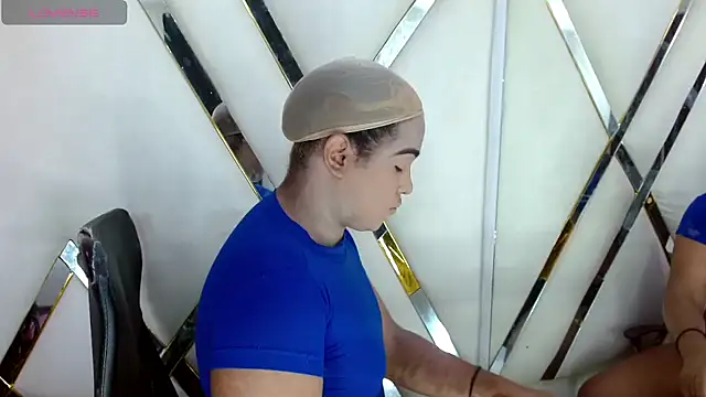 AuroraRoss online show from November 13, 6:51 pm