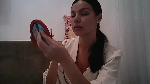 Lorivell online show from October 31, 6:09 pm