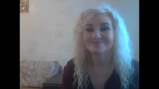 Snapshot of LadySexyBlond chatting on December 3, 5:00 pm LadySexyBlond online show from December 3, 5:00 pm