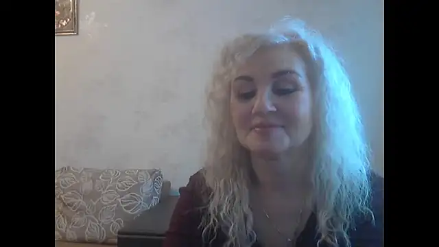 Snapshot of LadySexyBlond chatting on December 17, 12:55 pm LadySexyBlond online show from December 17, 12:55 pm
