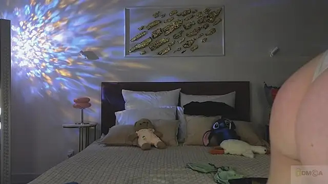 Nicole Broown  online show from November 21, 8:51 pm