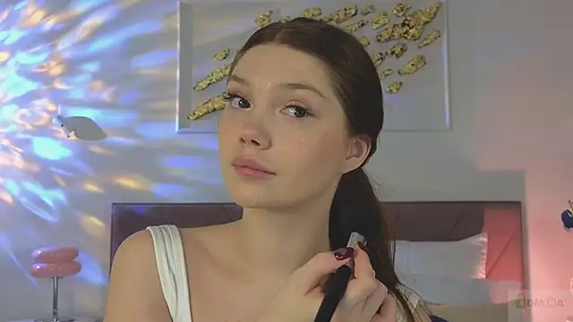 Nicole Broown  online show from November 23, 9:25 pm