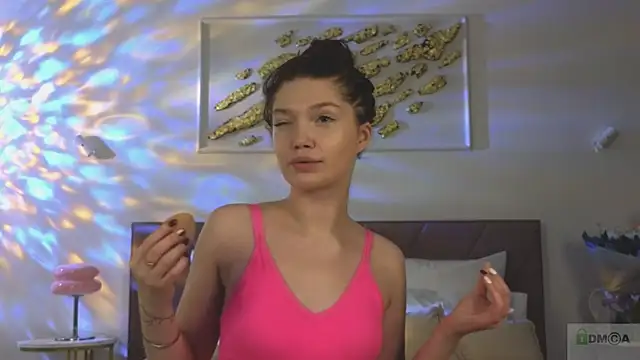 Nicole Broown  online show from December 3, 9:35 pm