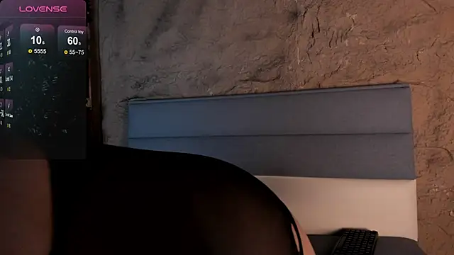 skarlet miller  online show from October 4, 11:30 am