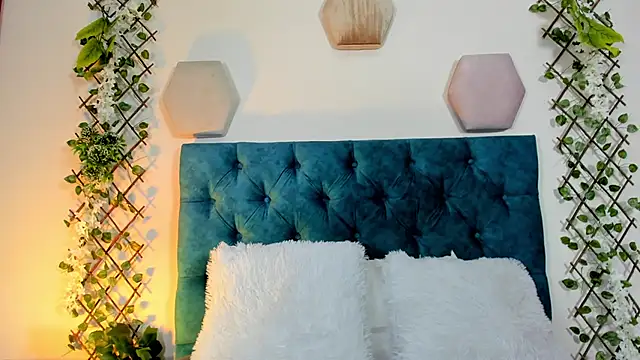 Snapshot of violett__rousee chatting on October 21, 2:07 pm violett rousee online show from October 21, 2:07 pm