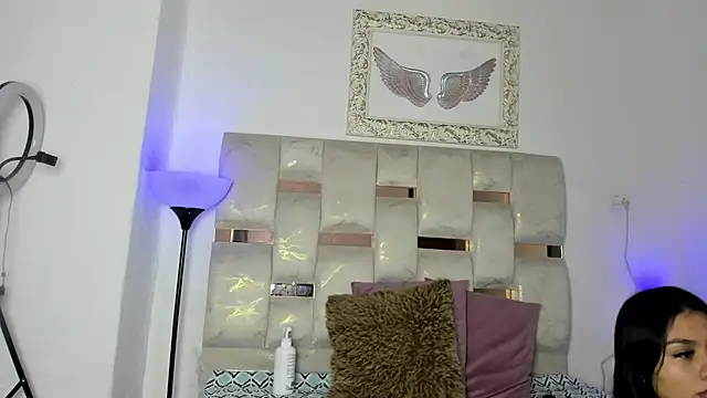 Nyra 18 online show from November 27, 1:51 am