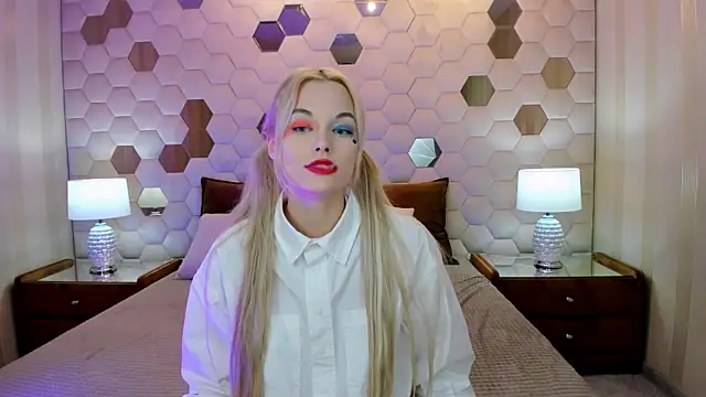 Snapshot of CallMeMargo chatting on September 25, 12:42 pm CallMeMargo online show from September 25, 12:42 pm