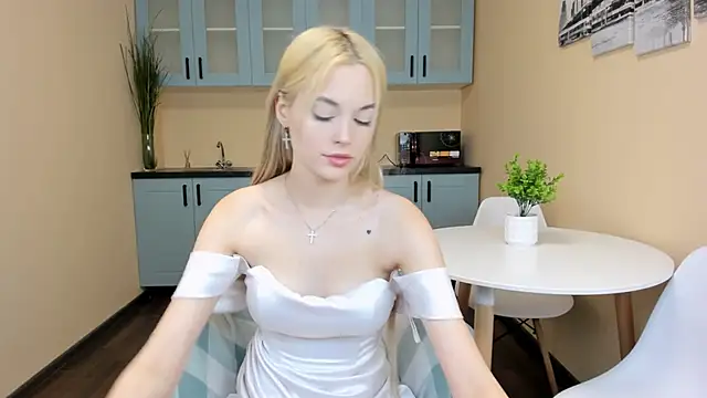 Snapshot of CallMeMargo chatting on October 8, 11:19 am CallMeMargo online show from October 8, 11:19 am