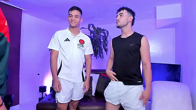 Snapshot of Spaceboys18 chatting on October 1, 1:22 am Spaceboys18 online show from October 1, 1:22 am