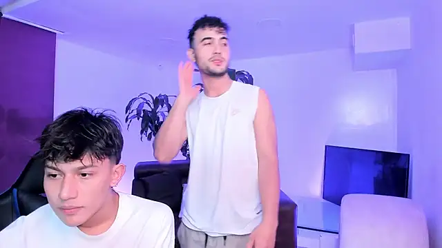 Snapshot of Spaceboys18 chatting on October 3, 1:13 am Spaceboys18 online show from October 3, 1:13 am