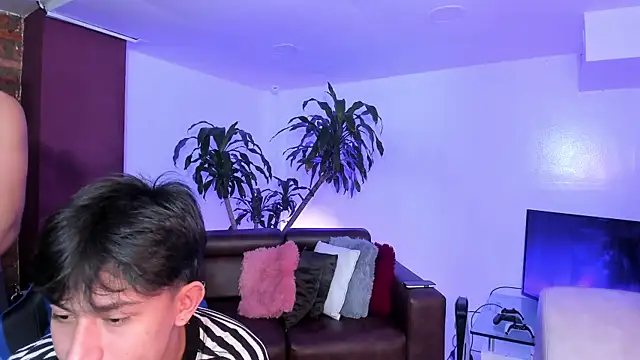 Snapshot of Spaceboys18 chatting on October 15, 1:17 am Spaceboys18 online show from October 15, 1:17 am