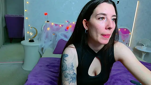 Curious Lily online show from October 28, 1:09 am