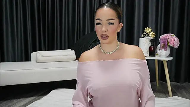 xJuliaax online show from October 12, 6:07 pm